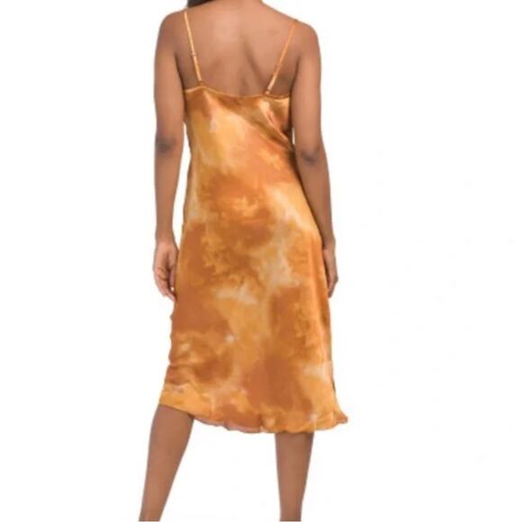 Bebe NWT Watercolor Tie Dye Satin Cowl Neck Slip Midi Dress in Tan Size Large - Picture 2 of 7